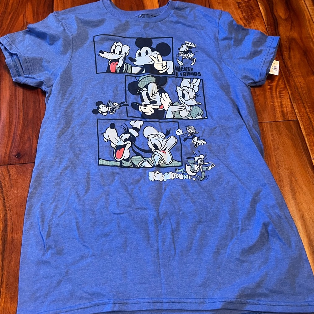Women’s Mickey Mouse and friends t-shirt. New! Size xl